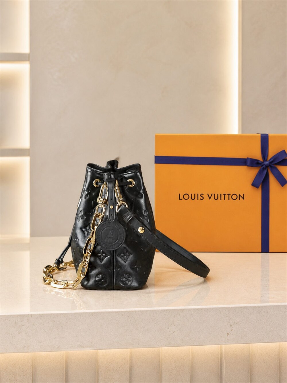 Louis Vuitton Coussin Black Lambskin Bucket Shoulder Bag - Picture 2 of 8